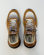 Laden Sie das Bild in den Galerie-Viewer, Sneaker AUTRY Reelwind Net Chocolate Brown/Terra