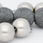 Laden Sie das Bild in den Galerie-Viewer, Necklace VANESSA BARONI Wrapped Beads Silber