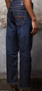 Laden Sie das Bild in den Galerie-Viewer, Jeans R13 Boy Straight Avery Indigo
