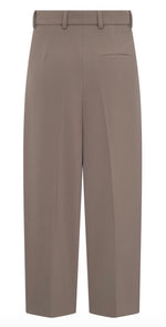 Laden Sie das Bild in den Galerie-Viewer, Hose ROSSI Noa Crop Fluid Cade Taupe
