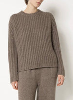 Laden Sie das Bild in den Galerie-Viewer, Pullover SMINFINITY Fluffy Ripped Crewneck
