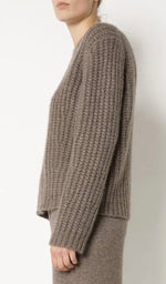 Laden Sie das Bild in den Galerie-Viewer, Pullover SMINFINITY Fluffy Ripped Crewneck
