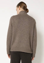 Laden Sie das Bild in den Galerie-Viewer, Cardigan SMINFINITY Fluffy Pinned Cardigan
