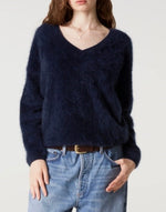 Laden Sie das Bild in den Galerie-Viewer, Pullover ABSOLUT CASHMERE Navy
