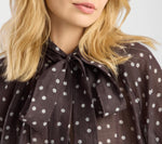 Laden Sie das Bild in den Galerie-Viewer, Bluse SOSUE Dotty Bow Brown Ecru
