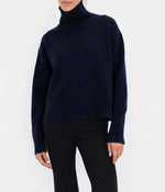 Laden Sie das Bild in den Galerie-Viewer, Pullover ANNA V BERG Emma Deep Blue
