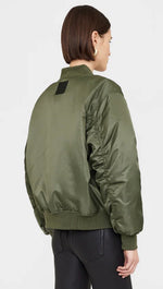 Laden Sie das Bild in den Galerie-Viewer, Bomberjacke ANINE BING Leon Army Green
