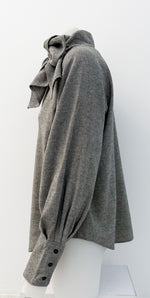 Laden Sie das Bild in den Galerie-Viewer, Bluse SOSUE Scarf Tweed
