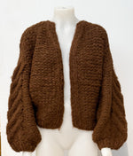 Laden Sie das Bild in den Galerie-Viewer, cardigan MAIAMI Cable Bomber Teddy Brown
