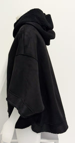 Laden Sie das Bild in den Galerie-Viewer, Capejacke BETTA CORRADI
