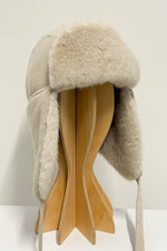 Laden Sie das Bild in den Galerie-Viewer, Aviator Mütze OPEN Ice White
