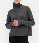 Laden Sie das Bild in den Galerie-Viewer, Pullover ANNA V BERG Emma Midnight Stone
