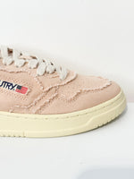 Laden Sie das Bild in den Galerie-Viewer, Sneaker AUTRY Medalist Denim Peach
