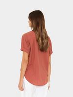 Laden Sie das Bild in den Galerie-Viewer, Bluse XIRENA Channing Cinnabar
