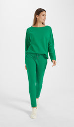 Laden Sie das Bild in den Galerie-Viewer, Sweatpants JUVIA Slim Fit Smilla Smaragd
